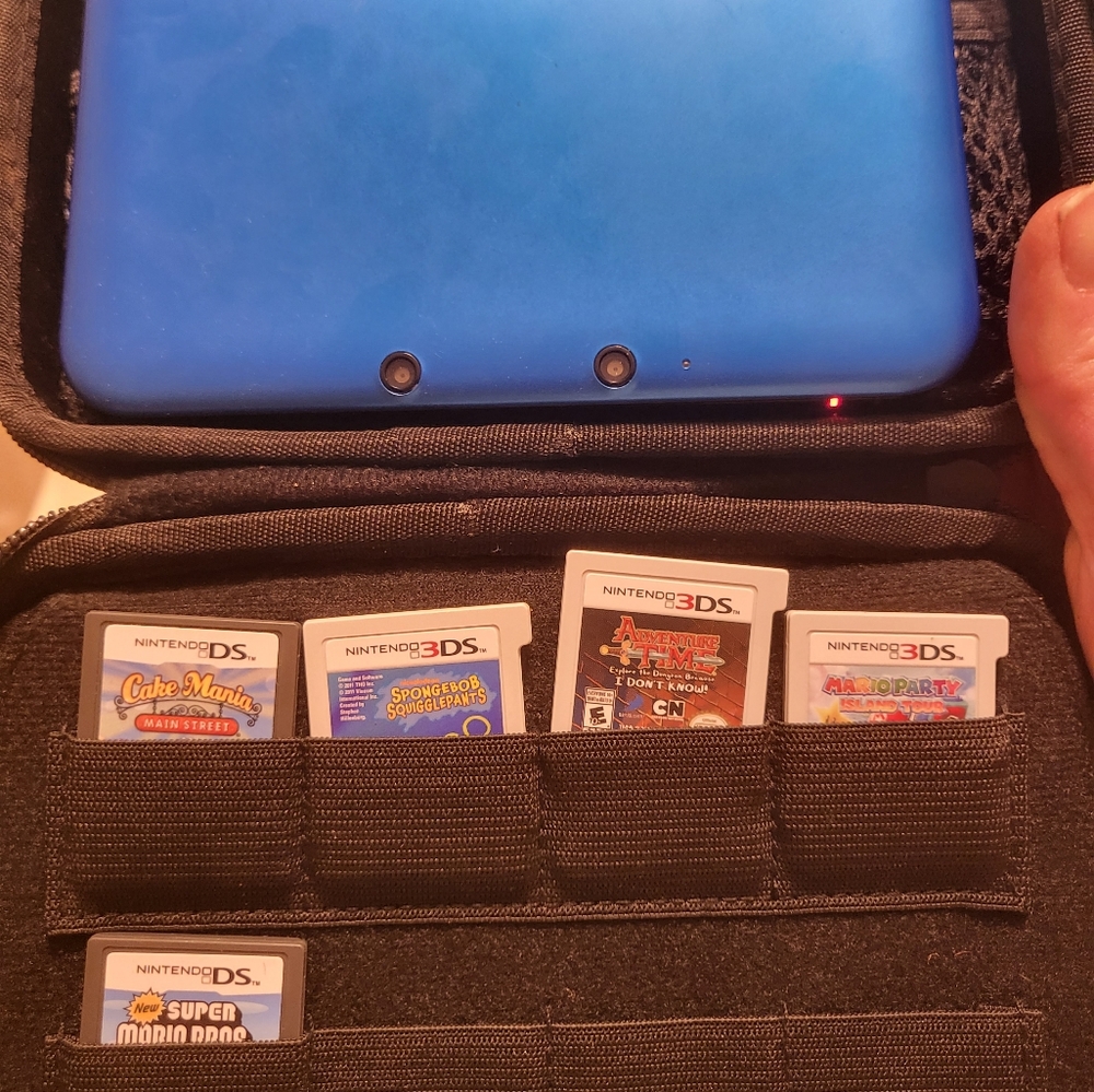 Blue 3ds xl and 5 games in carrying case